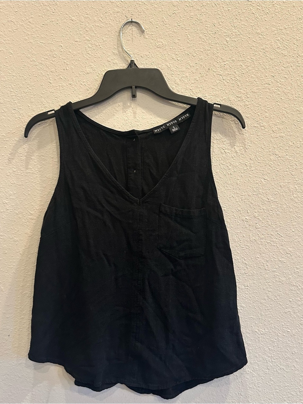 HYFVE Black Sleeveless V-Neck Linen Blend Button Back Tank Top Small